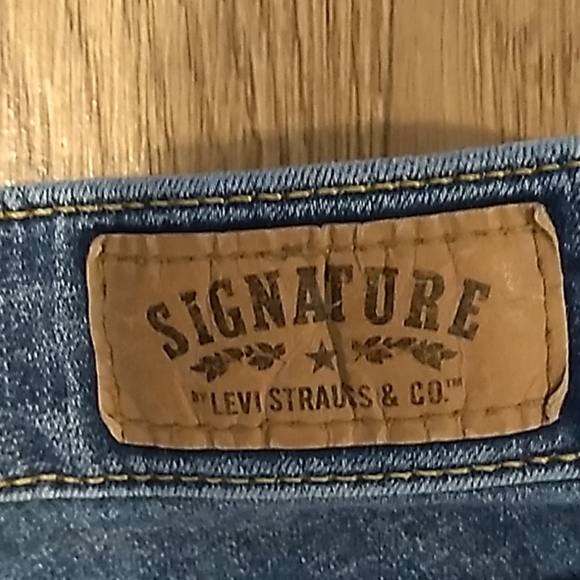 Levi Signature Modern Straight Jeans. Sz 6 - Picture 7 of 9